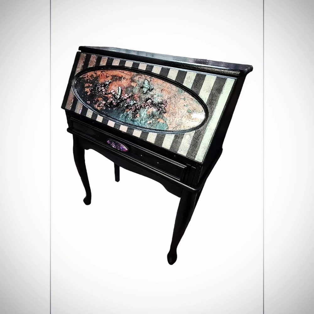 #BeverlyGallery3 restyled secretary color shift paint & custom ooak resin scene